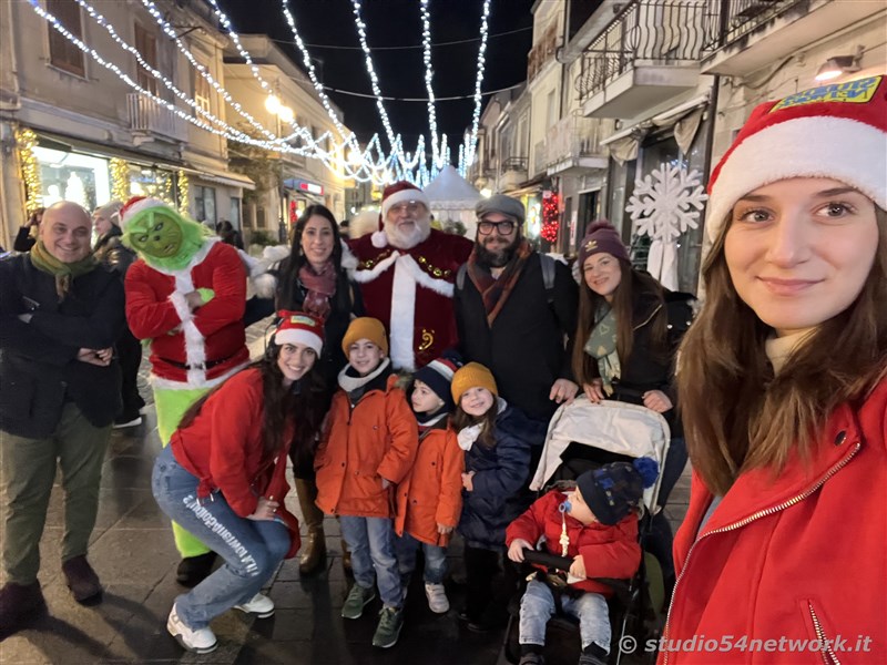 E' Vibo Christmas Shopping, su Corso Vittorio Emanuele III a Vibo Valentia.  Un pomeriggio tutto dedicato allo Shopping Natalizio, con Studio54network e tanti artisti di strada! 