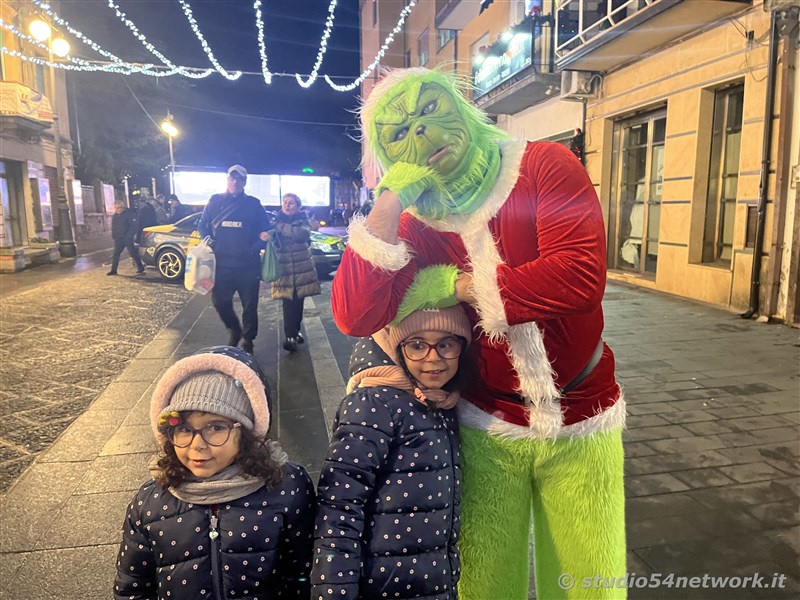 E' Vibo Christmas Shopping, su Corso Vittorio Emanuele III a Vibo Valentia.  Un pomeriggio tutto dedicato allo Shopping Natalizio, con Studio54network e tanti artisti di strada! 