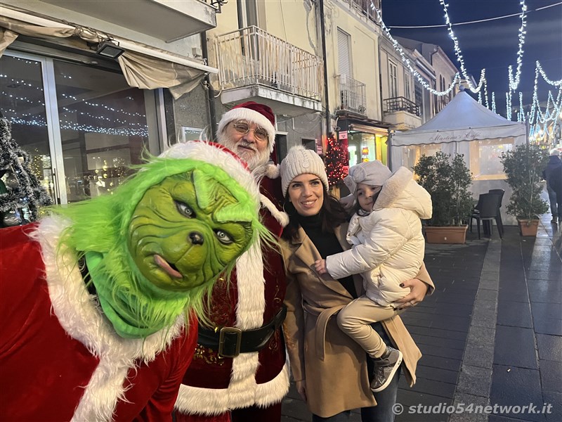 E' Vibo Christmas Shopping, su Corso Vittorio Emanuele III a Vibo Valentia.  Un pomeriggio tutto dedicato allo Shopping Natalizio, con Studio54network e tanti artisti di strada! 