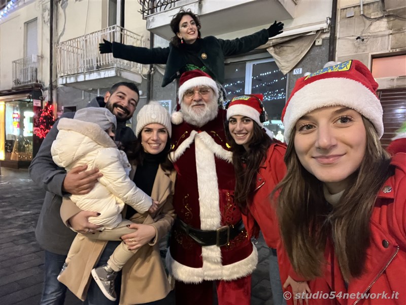 E' Vibo Christmas Shopping, su Corso Vittorio Emanuele III a Vibo Valentia.  Un pomeriggio tutto dedicato allo Shopping Natalizio, con Studio54network e tanti artisti di strada! 