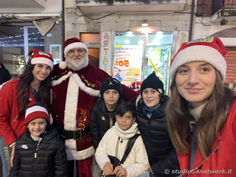 E' Vibo Christmas Shopping, su Corso Vittorio Emanuele III a Vibo Valentia.  Un pomeriggio tutto dedicato allo Shopping Natalizio, con Studio54network e tanti artisti di strada! 