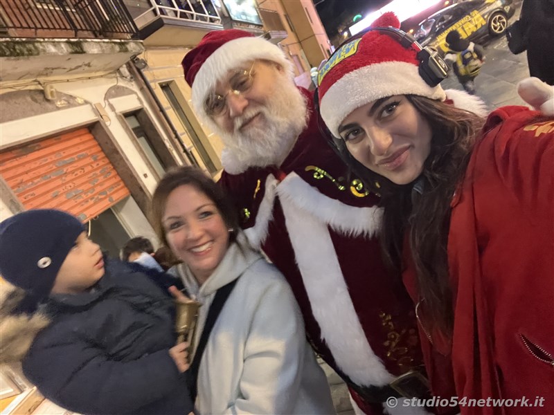 E' Vibo Christmas Shopping, su Corso Vittorio Emanuele III a Vibo Valentia.  Un pomeriggio tutto dedicato allo Shopping Natalizio, con Studio54network e tanti artisti di strada! 