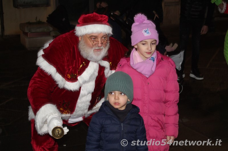 E' Vibo Christmas Shopping, su Corso Vittorio Emanuele III a Vibo Valentia.  Un pomeriggio tutto dedicato allo Shopping Natalizio, con Studio54network e tanti artisti di strada! 