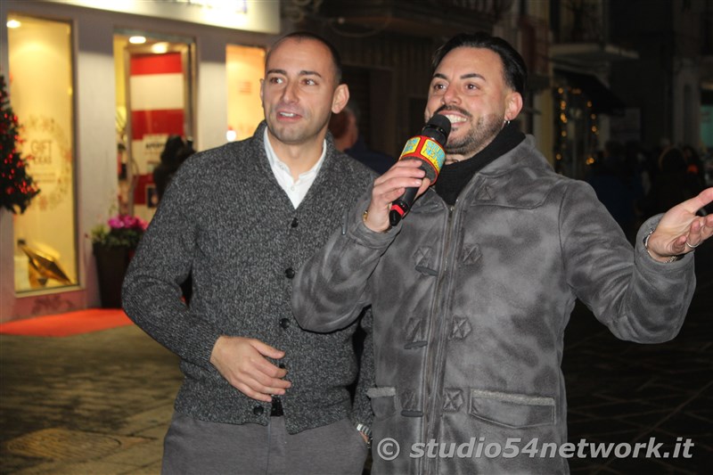 E' Vibo Christmas Shopping, su Corso Vittorio Emanuele III a Vibo Valentia.  Un pomeriggio tutto dedicato allo Shopping Natalizio, con Studio54network e tanti artisti di strada! 