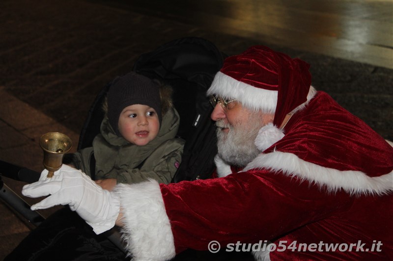 E' Vibo Christmas Shopping, su Corso Vittorio Emanuele III a Vibo Valentia.  Un pomeriggio tutto dedicato allo Shopping Natalizio, con Studio54network e tanti artisti di strada! 