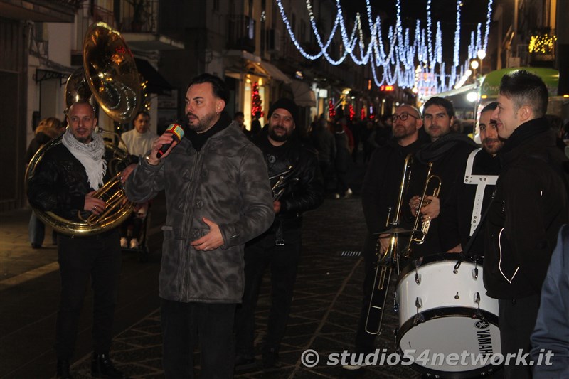 E' Vibo Christmas Shopping, su Corso Vittorio Emanuele III a Vibo Valentia.  Un pomeriggio tutto dedicato allo Shopping Natalizio, con Studio54network e tanti artisti di strada! 