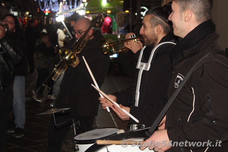 E' Vibo Christmas Shopping, su Corso Vittorio Emanuele III a Vibo Valentia.  Un pomeriggio tutto dedicato allo Shopping Natalizio, con Studio54network e tanti artisti di strada! 