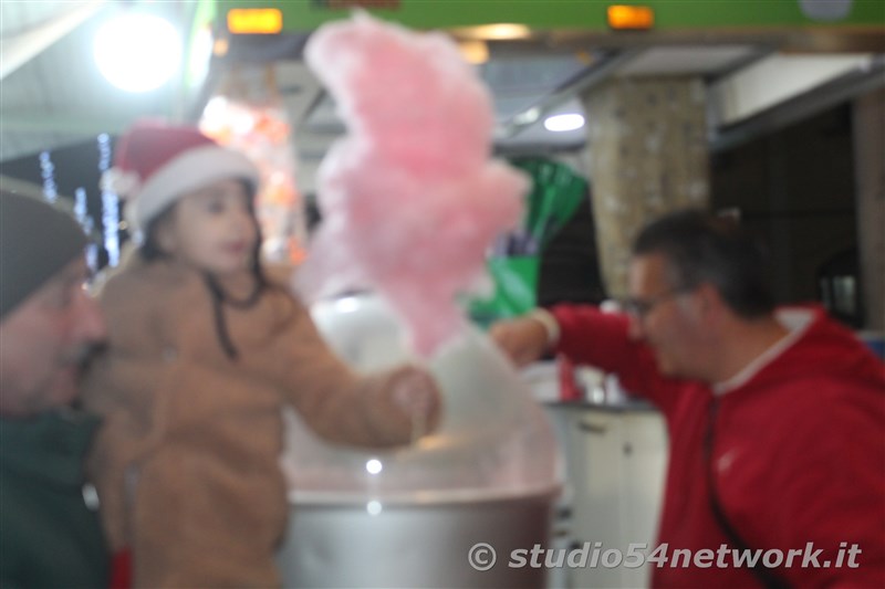 E' Vibo Christmas Shopping, su Corso Vittorio Emanuele III a Vibo Valentia.  Un pomeriggio tutto dedicato allo Shopping Natalizio, con Studio54network e tanti artisti di strada! 