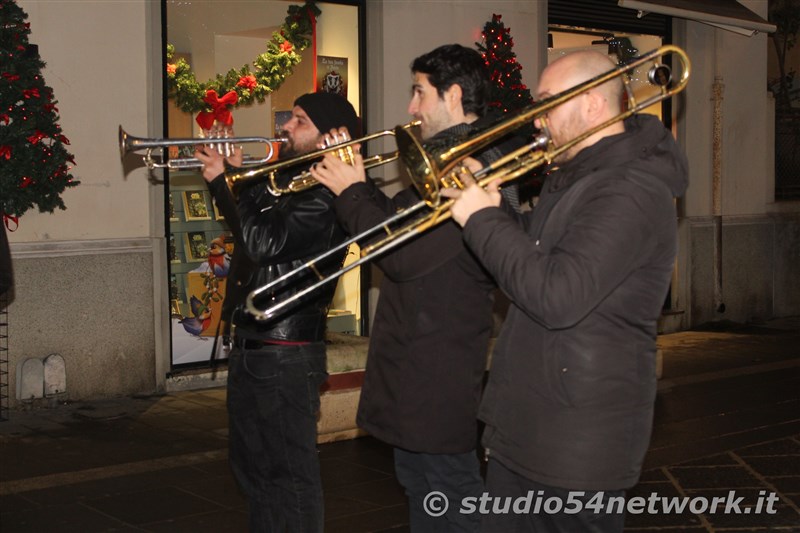 E' Vibo Christmas Shopping, su Corso Vittorio Emanuele III a Vibo Valentia.  Un pomeriggio tutto dedicato allo Shopping Natalizio, con Studio54network e tanti artisti di strada! 