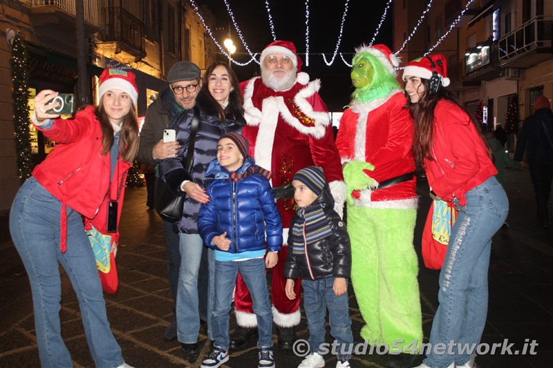 E' Vibo Christmas Shopping, su Corso Vittorio Emanuele III a Vibo Valentia.  Un pomeriggio tutto dedicato allo Shopping Natalizio, con Studio54network e tanti artisti di strada! 