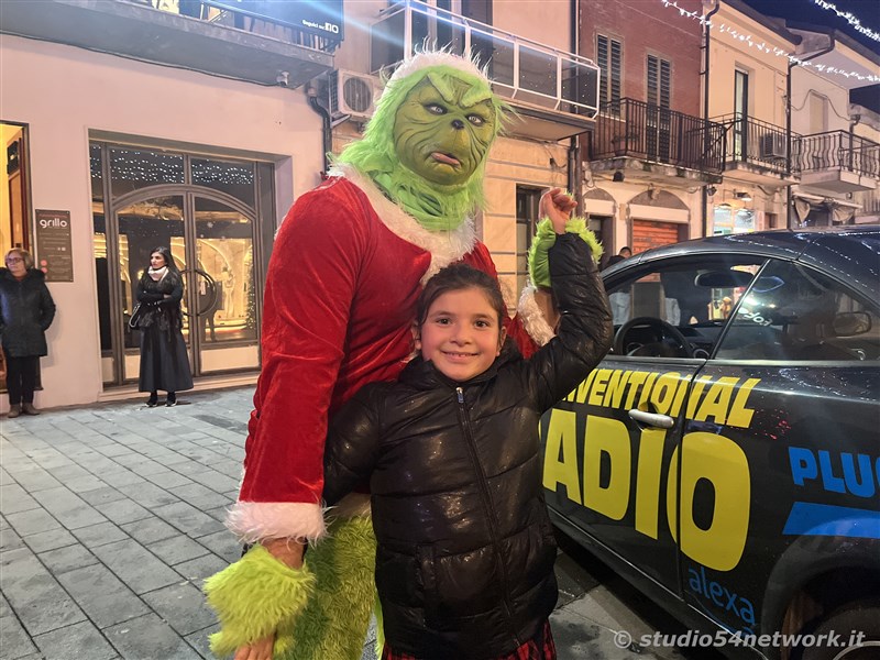 E' Vibo Christmas Shopping, su Corso Vittorio Emanuele III a Vibo Valentia.  Un pomeriggio tutto dedicato allo Shopping Natalizio, con Studio54network e tanti artisti di strada! 