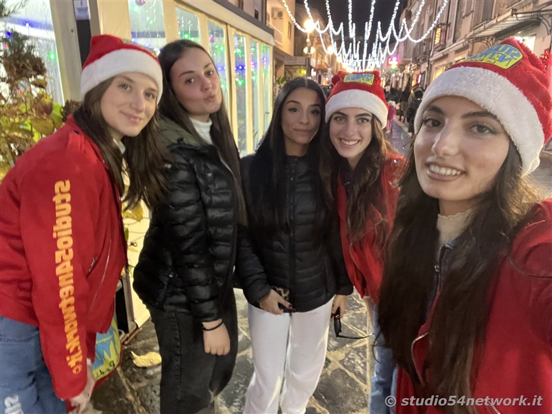 E' Vibo Christmas Shopping, su Corso Vittorio Emanuele III a Vibo Valentia.  Un pomeriggio tutto dedicato allo Shopping Natalizio, con Studio54network e tanti artisti di strada! 