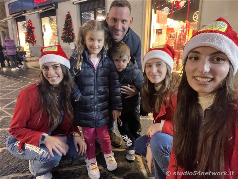 E' Vibo Christmas Shopping, su Corso Vittorio Emanuele III a Vibo Valentia.  Un pomeriggio tutto dedicato allo Shopping Natalizio, con Studio54network e tanti artisti di strada! 