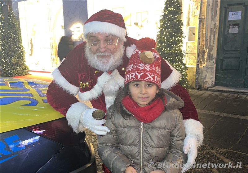 E' Vibo Christmas Shopping, su Corso Vittorio Emanuele III a Vibo Valentia.  Un pomeriggio tutto dedicato allo Shopping Natalizio, con Studio54network e tanti artisti di strada! 