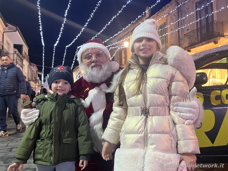 E' Vibo Christmas Shopping, su Corso Vittorio Emanuele III a Vibo Valentia.  Un pomeriggio tutto dedicato allo Shopping Natalizio, con Studio54network e tanti artisti di strada! 