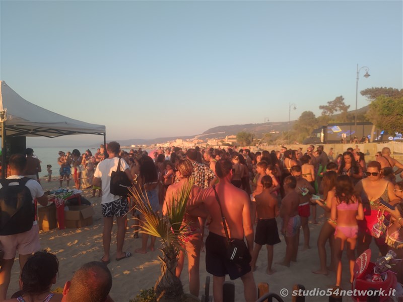 Sulla spiaggia di Bivona, a Vibo Valentia  grande festa! Arriva Studio54network con il 54BeachTour!