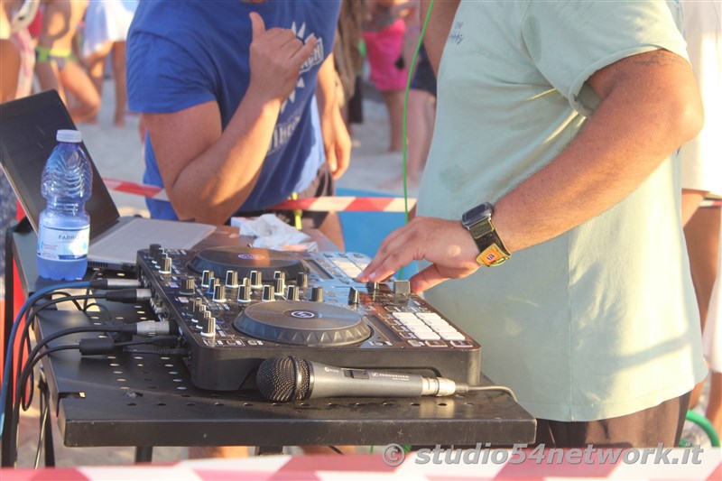 Sulla spiaggia di Bivona, a Vibo Valentia  grande festa! Arriva Studio54network con il 54BeachTour!