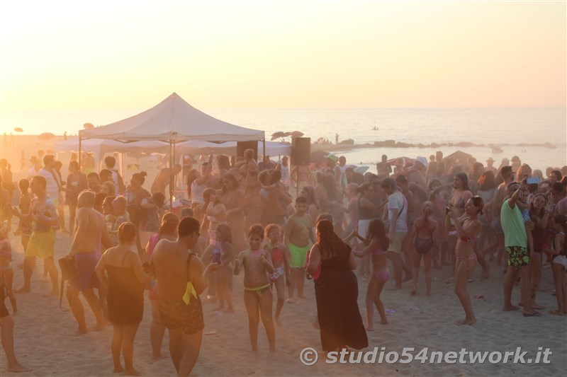 Sulla spiaggia di Bivona, a Vibo Valentia  grande festa! Arriva Studio54network con il 54BeachTour!