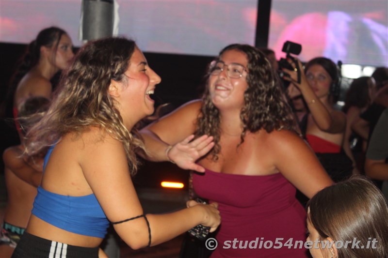 Sulla spiaggia di Bivona, a Vibo Valentia  grande festa! Arriva Studio54network con il 54BeachTour!