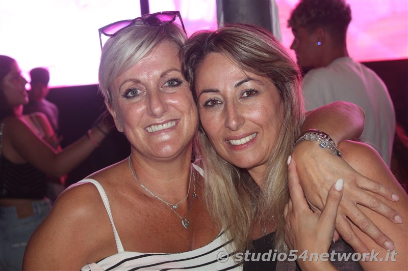 Sulla spiaggia di Bivona, a Vibo Valentia  grande festa! Arriva Studio54network con il 54BeachTour!