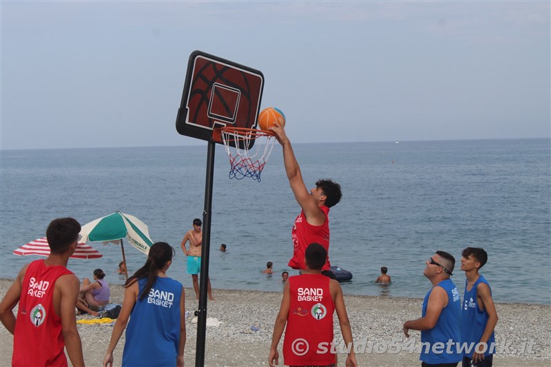 Sul lungomare di Locri  Sand Basket 2024, in diretta interregionale su  Studio54network!