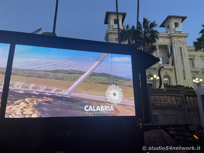 La settantacinquesima edizione del festival di Sanremo raccontata con tutti i dietro le quinte, in un programma lungo un'intera settimana in diretta interregionale e radiovisione su Studio54network, con Partner unico Calabria Straordinaria