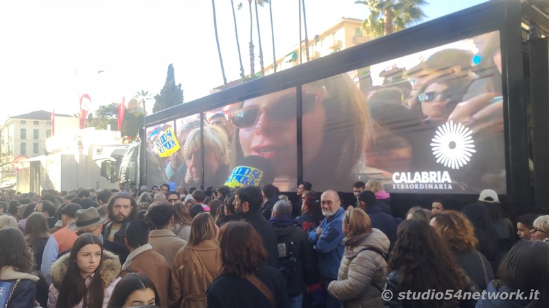 La settantacinquesima edizione del festival di Sanremo raccontata con tutti i dietro le quinte, in un programma lungo un'intera settimana in diretta interregionale e radiovisione su Studio54network, con Partner unico Calabria Straordinaria