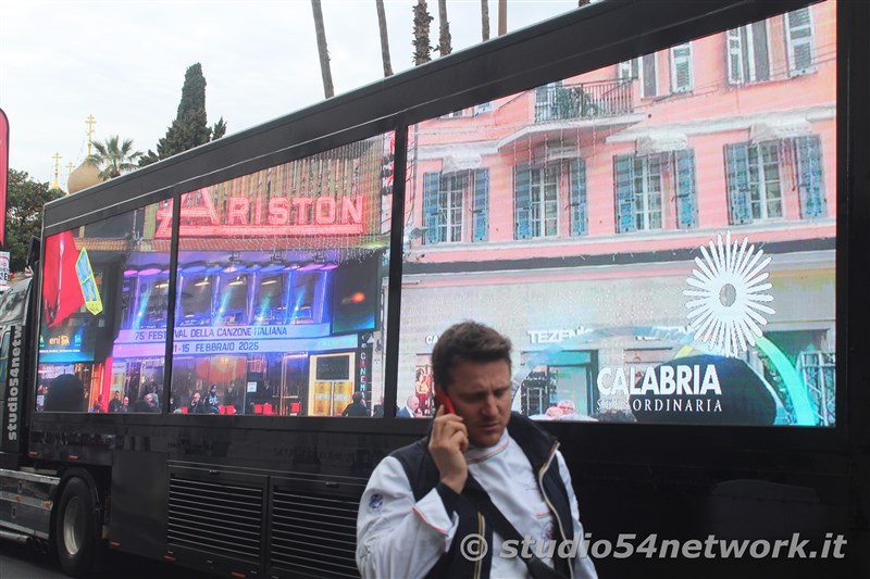 La settantacinquesima edizione del festival di Sanremo raccontata con tutti i dietro le quinte, in un programma lungo un'intera settimana in diretta interregionale e radiovisione su Studio54network, con Partner unico Calabria Straordinaria