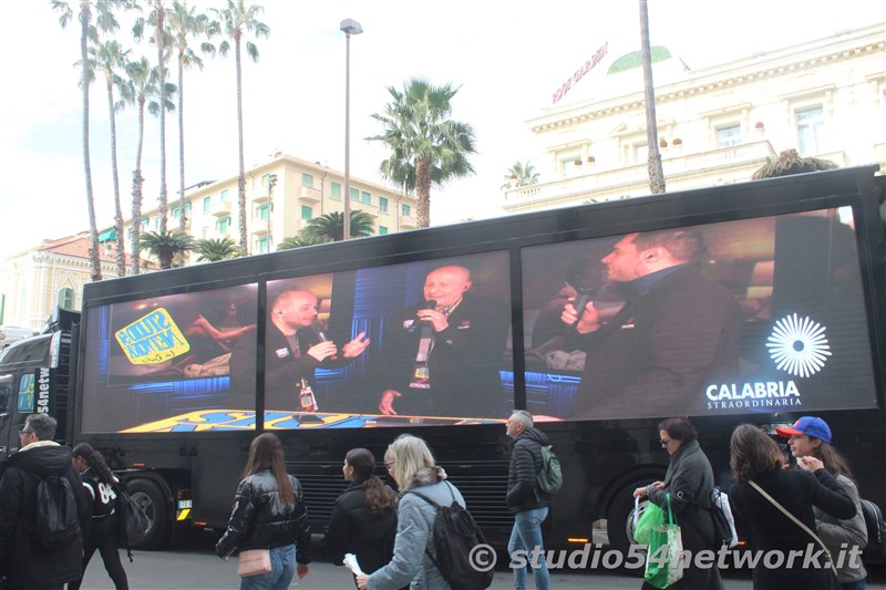 La settantacinquesima edizione del festival di Sanremo raccontata con tutti i dietro le quinte, in un programma lungo un'intera settimana in diretta interregionale e radiovisione su Studio54network, con Partner unico Calabria Straordinaria