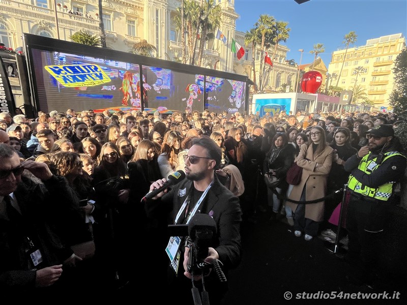 La settantacinquesima edizione del festival di Sanremo raccontata con tutti i dietro le quinte, in un programma lungo un'intera settimana in diretta interregionale e radiovisione su Studio54network, con Partner unico Calabria Straordinaria con Studio54network, la Radio dei Grandi Eventi