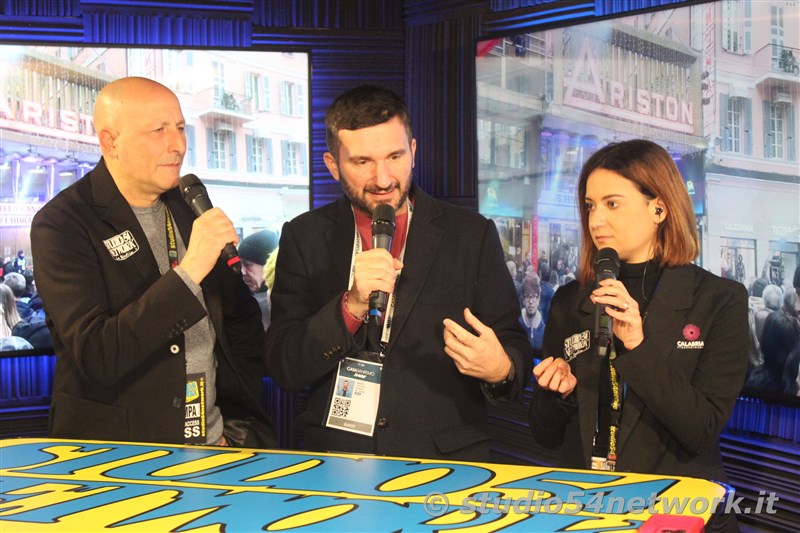 La settantacinquesima edizione del festival di Sanremo raccontata con tutti i dietro le quinte, in un programma lungo un'intera settimana in diretta interregionale e radiovisione su Studio54network, con Partner unico Calabria Straordinaria