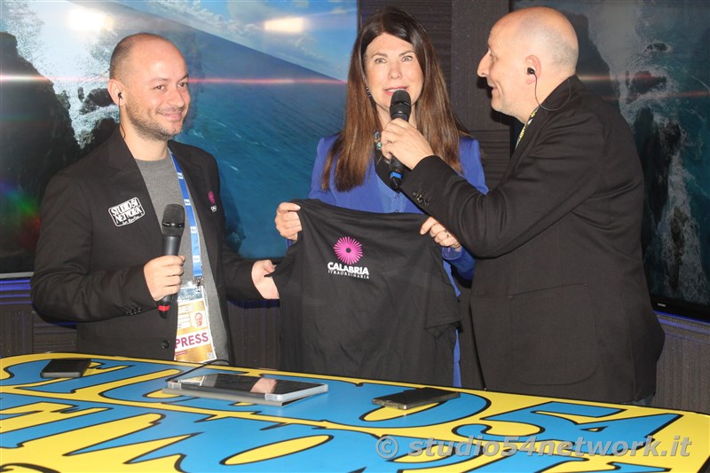 La settantacinquesima edizione del festival di Sanremo raccontata con tutti i dietro le quinte, in un programma lungo un'intera settimana in diretta interregionale e radiovisione su Studio54network, con Partner unico Calabria Straordinaria