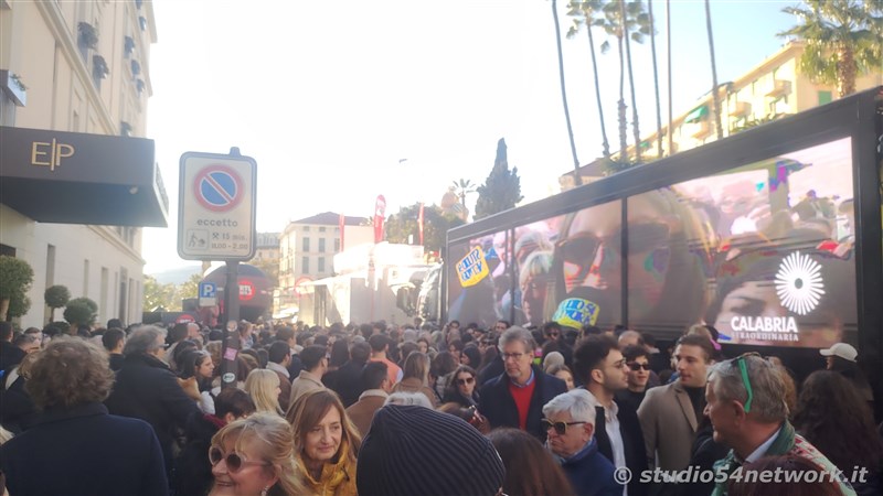 La settantacinquesima edizione del festival di Sanremo raccontata con tutti i dietro le quinte, in un programma lungo un'intera settimana in diretta interregionale e radiovisione su Studio54network, con Partner unico Calabria Straordinaria