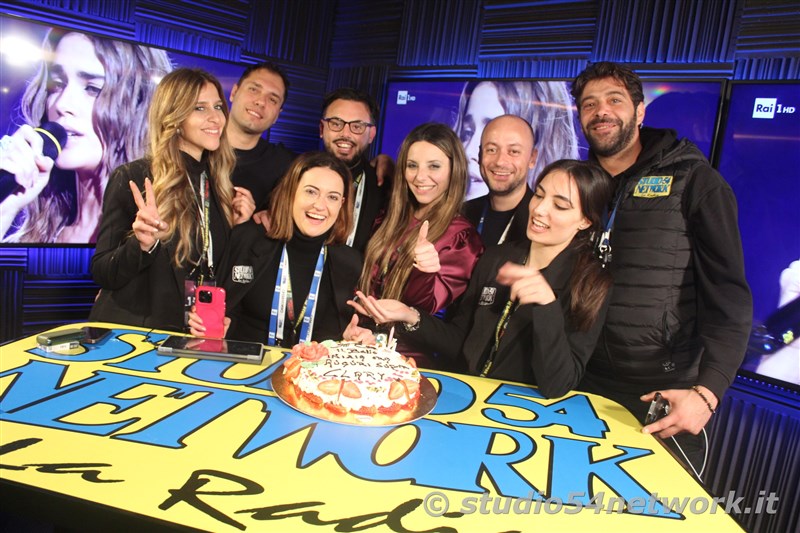 La settantacinquesima edizione del festival di Sanremo raccontata con tutti i dietro le quinte, in un programma lungo un'intera settimana in diretta interregionale e radiovisione su Studio54network, con Partner unico Calabria Straordinaria