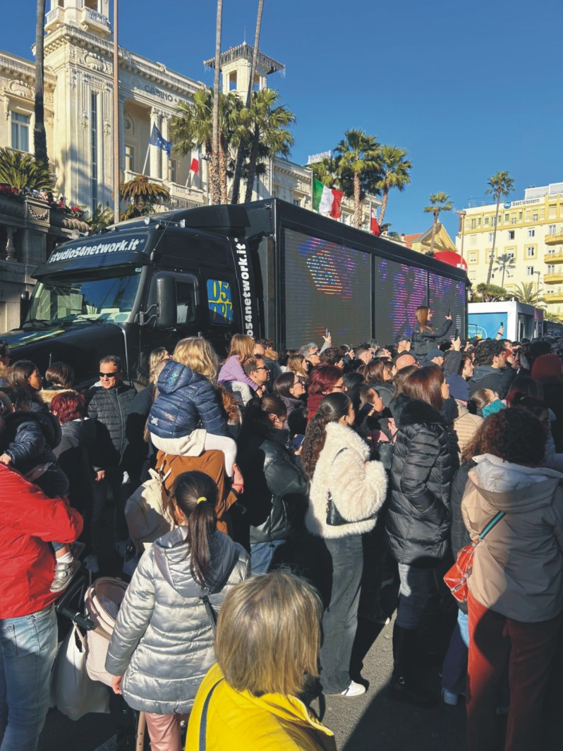 La settantacinquesima edizione del festival di Sanremo raccontata con tutti i dietro le quinte, in un programma lungo un'intera settimana in diretta interregionale e radiovisione su Studio54network, con Partner unico Calabria Straordinaria