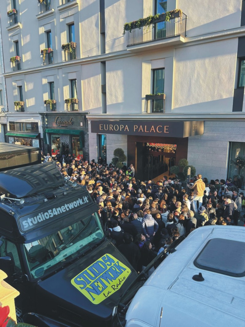 La settantacinquesima edizione del festival di Sanremo raccontata con tutti i dietro le quinte, in un programma lungo un'intera settimana in diretta interregionale e radiovisione su Studio54network, con Partner unico Calabria Straordinaria